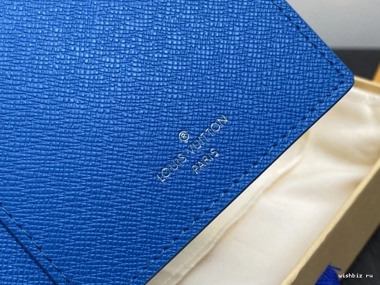 WIS PASSPORT Louis Vuitton COVER-10*14*2.5CM 0910